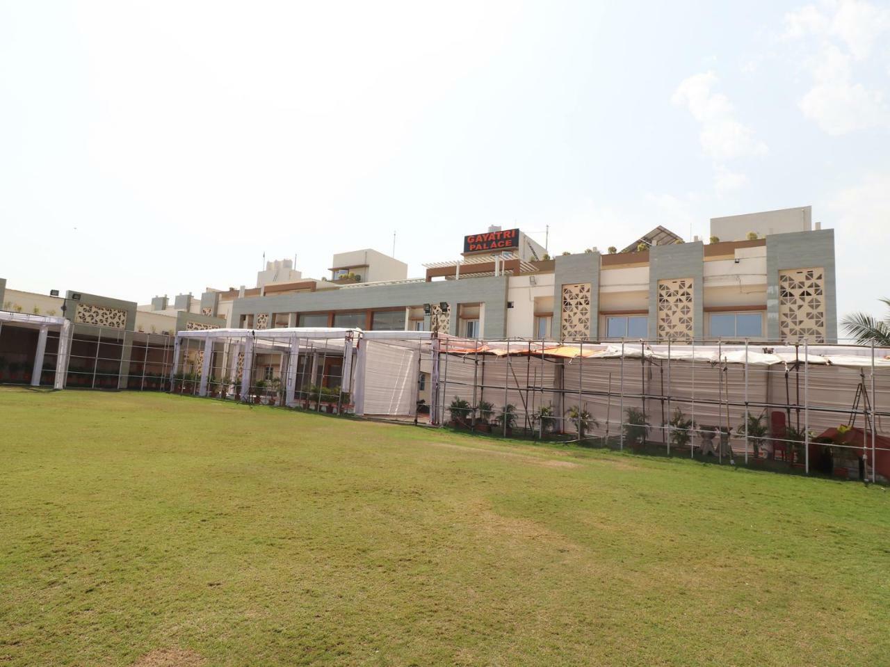 Oyo 29012 Gayatri Palace Durg Exterior foto